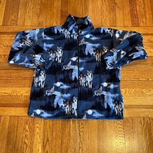 Vintage USA made all‎ over print wolf fleece